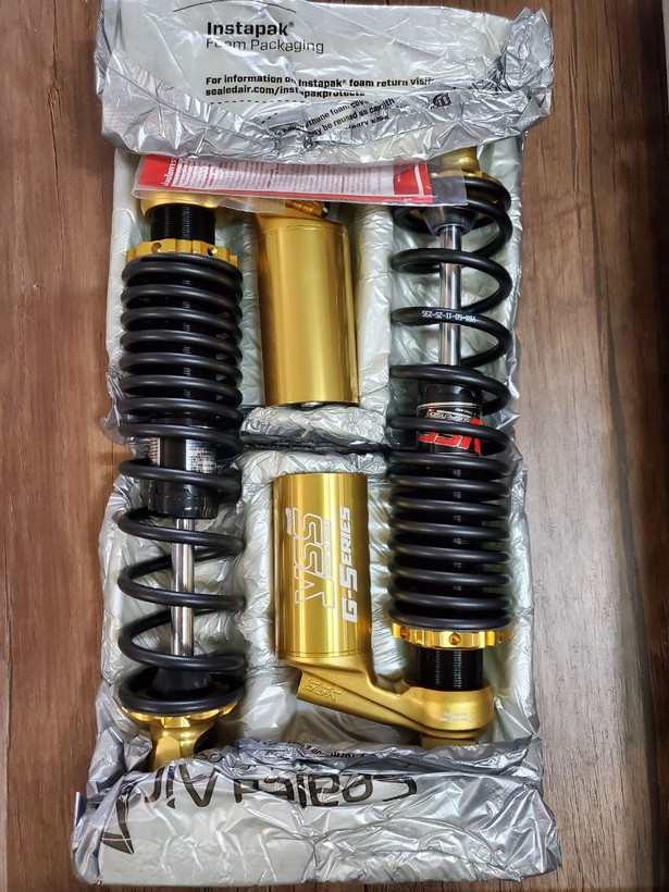 کمک فنر عقب YSS / فنر مشکی / پایه طلایی مناسب XMAX / اصل200435