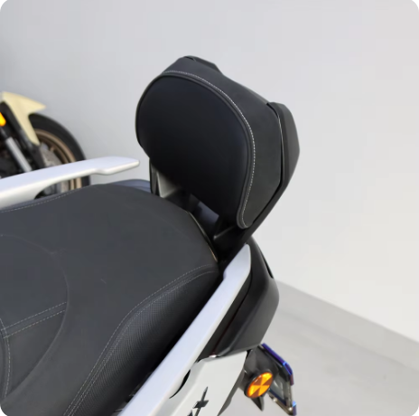 پشت زین وی جی / تکیه گاه ترکنشین YAMAHA Xmax / اصل 000240