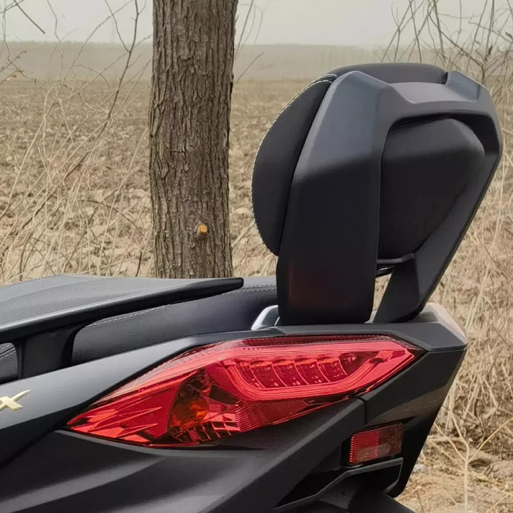 پشت زین وی جی / تکیه گاه ترکنشین YAMAHA Xmax / اصل 000240