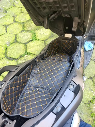 کاور چرم داخل زیر زین YAMAHA Xmax Old face / Xmax New face / ساخت تایلند اصل 200476