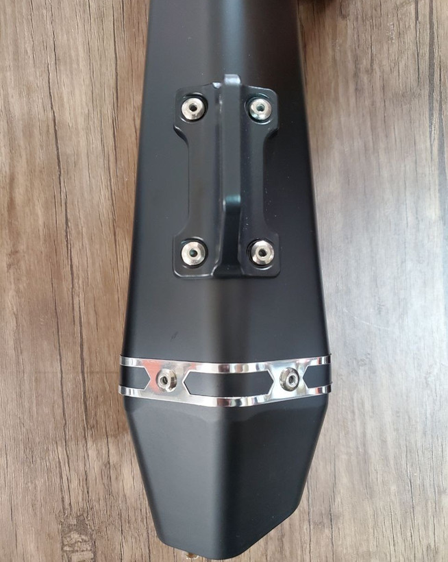 اگزوز قهرمانی مشکی مات AKRAPOVIC