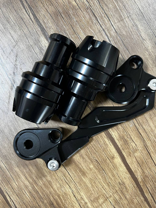 پروتکشن زیر اگزوز مشکی Xmax / Nmax / Aerox / Pcx 160