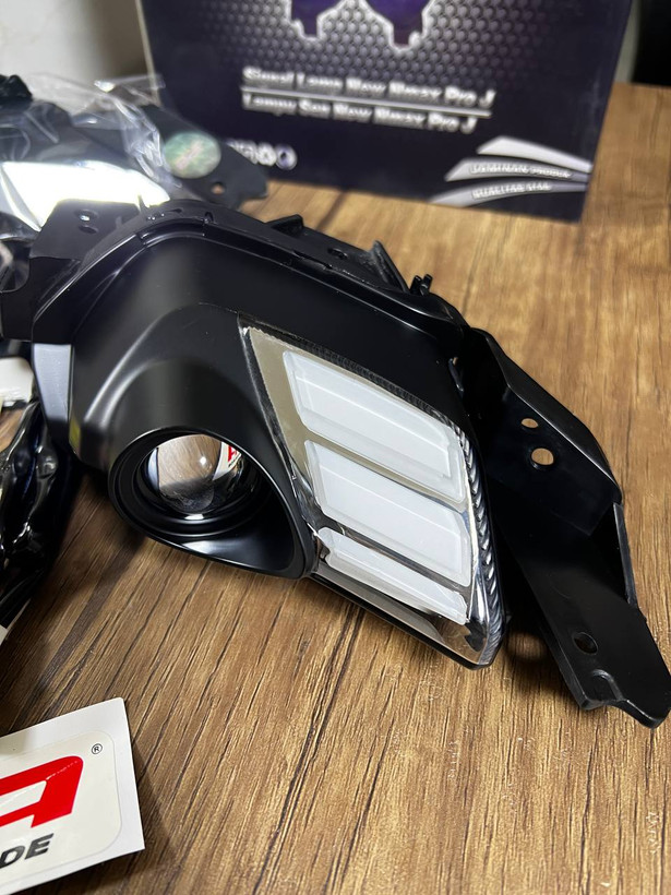 ست راهنما پرژکتور دار {سفید} YAMAHA Nmax 155 GMA / ساخت اندونزی اصل / کد 200443