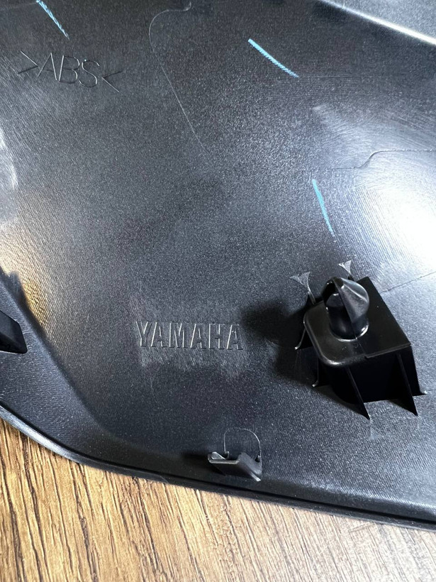فلاپ بالا چراغ یشمی YAMAHA XmaX ساخت اندونزی اصل کد ۲۰۰۲۴۰