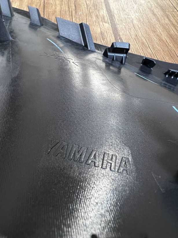 فلاپ بالا چراغ یشمی YAMAHA XmaX ساخت اندونزی اصل کد ۲۰۰۲۴۰