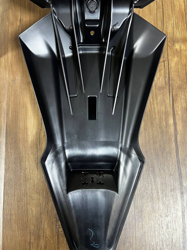 گلگیر عقب یا دمبی پلااک YAMAHA Nmax / ساخت اندونزی اصل کد 200203