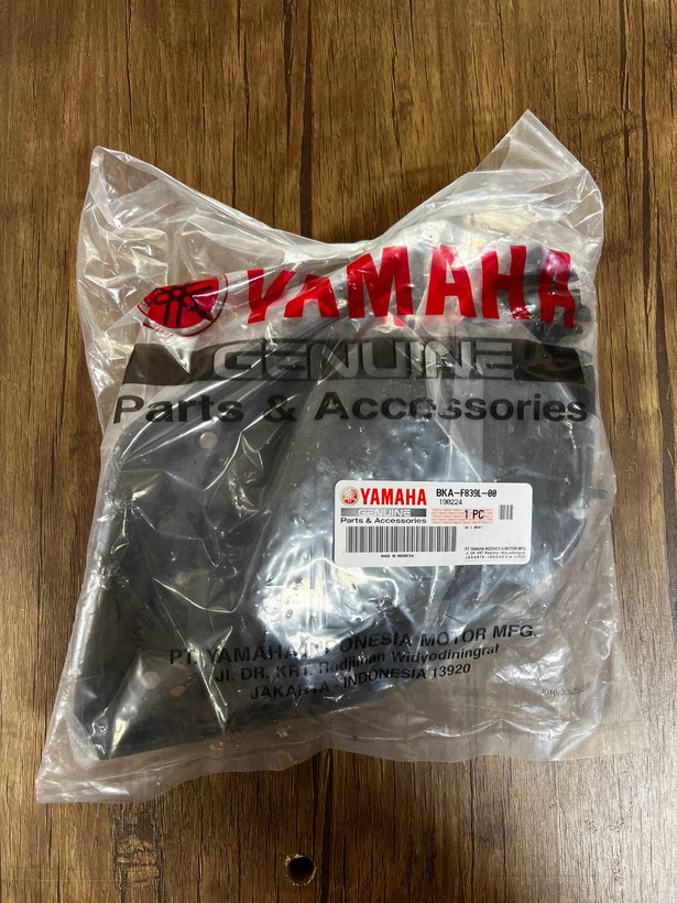 قاب پشت درب داشبورد سمت چپ YAMAHA XMAX NEW FACE ساخت اندونزی اصل کد 200252