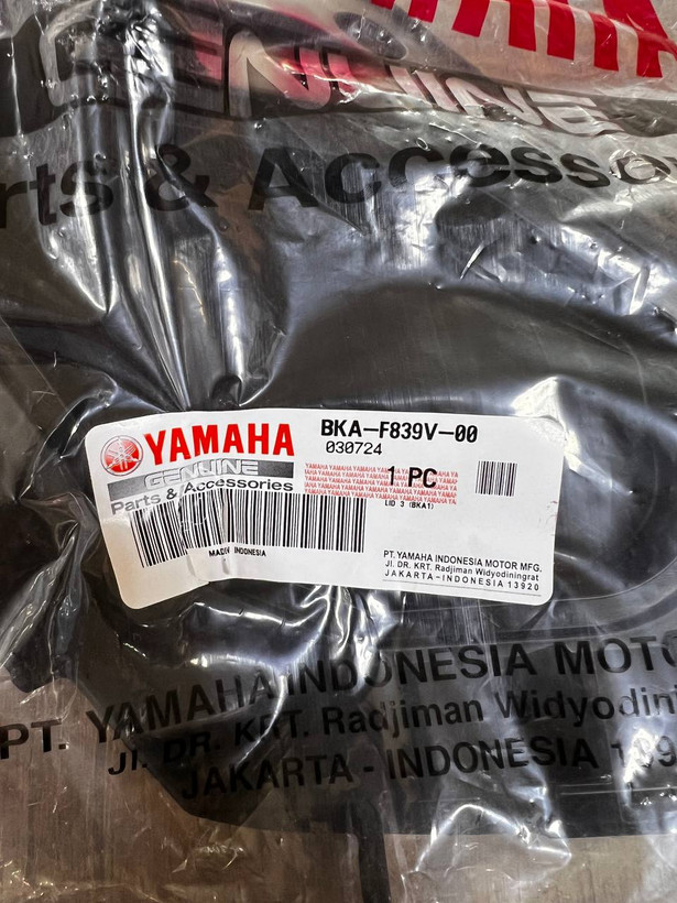 قاب پشت درب داشبورد سمت راست YAMAHA XMAX NEW FACE ساخت اندونزی اصل کد 200253