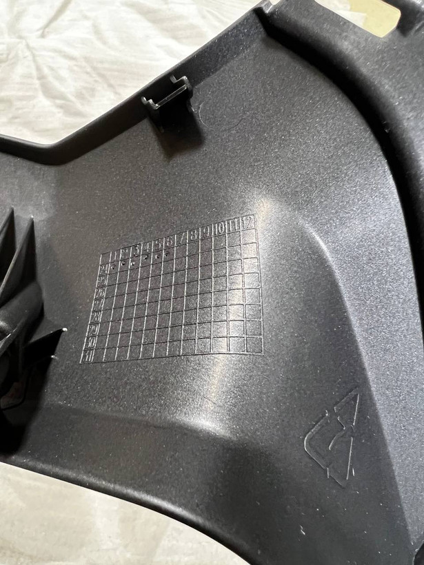فلاپ پایین چراغ مشکی مات YAMAHA Nmax / ساخت اندونزی اصل کد 200119