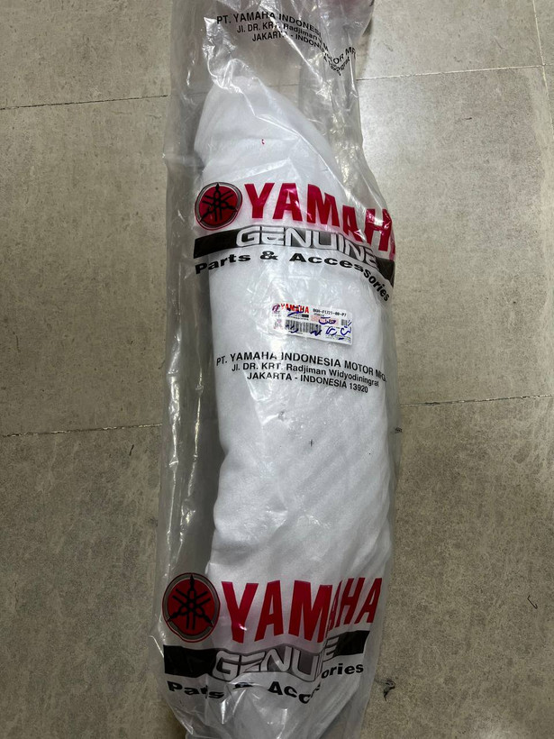 فلاپ گیتاری نقره ای سمت راست YAMAHA Nmax ساخت اندونزی اصل کد 200143