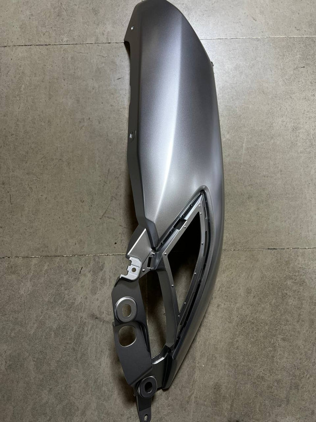 فلاپ گیتاری نقره ای سمت راست YAMAHA Nmax ساخت اندونزی اصل کد 200143
