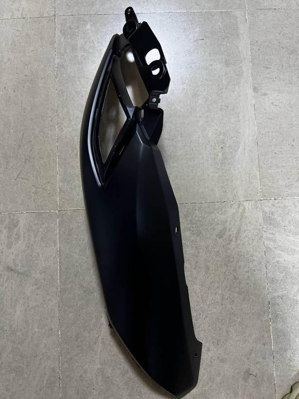 فلاپ گیتاری مشکی سمت راست YAMAHA NMAX / ساخت اندونزی اصل کد 200123