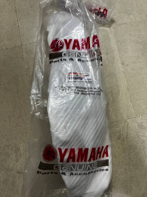 فلاپ گیتاری سرمه ای متالیک سمت راست YAMAHA Nmax ساخت اندونزی اصل کد 200163