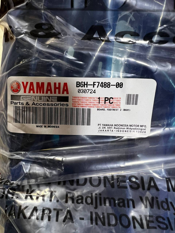 فلاپ کف پایی سمت راست YAMAHA NMAX ساخت اندونزی اصل کد 200375