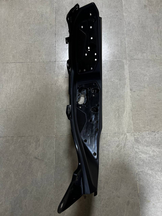 فلاپ کف پایی سمت راست YAMAHA NMAX ساخت اندونزی اصل کد 200375