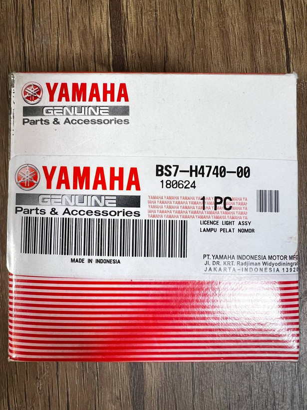 چراغ پلاک YAMAHA R25 / Xmax / Mt 25 ساخت اندونزی اصل کد 200308