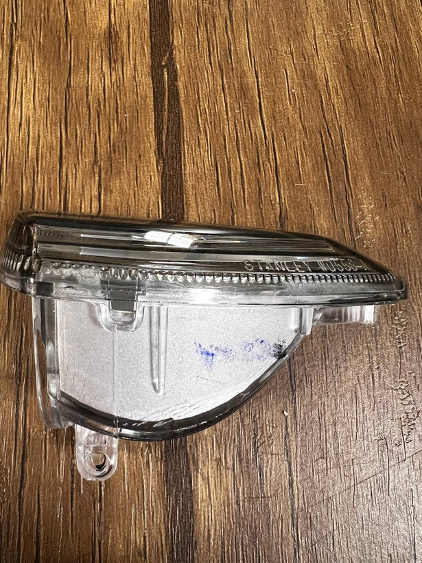 لنز راهنما عقب سمت راست AEROX / ساخت اندونزی اصل