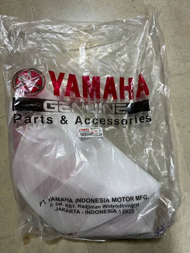 فلاپ بغل چراغ قرمز سمت چپ YAMAHA Aerox ساخت اندونزی اصل کد 200014