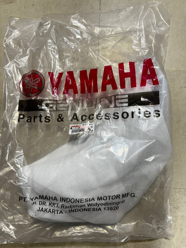 فلاپ بغل چراغ سمت راست نقره ای YAMAHA Aerox ساخت اندونزی اصل کد 200005