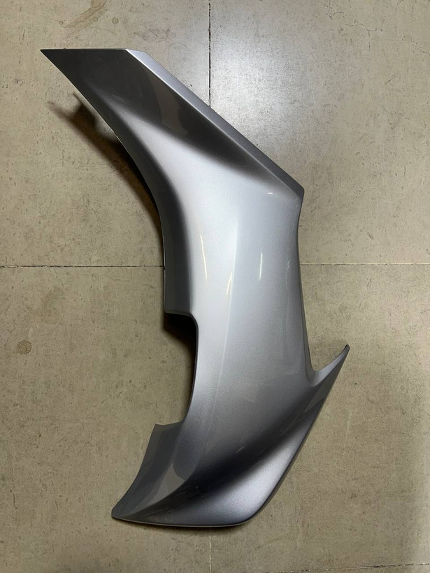 فلاپ بغل چراغ سمت راست نقره ای YAMAHA Aerox ساخت اندونزی اصل کد 200005