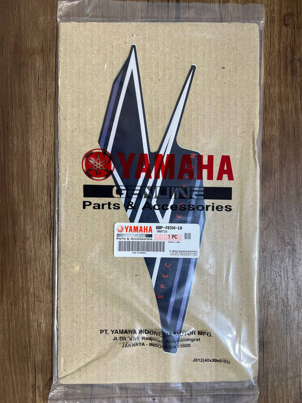 برچسب / استیکر بغل چراغ سمت چپ هفت رنگ YAMAHA Aerox 155/ ساخت اندونزی اصل کد 200044