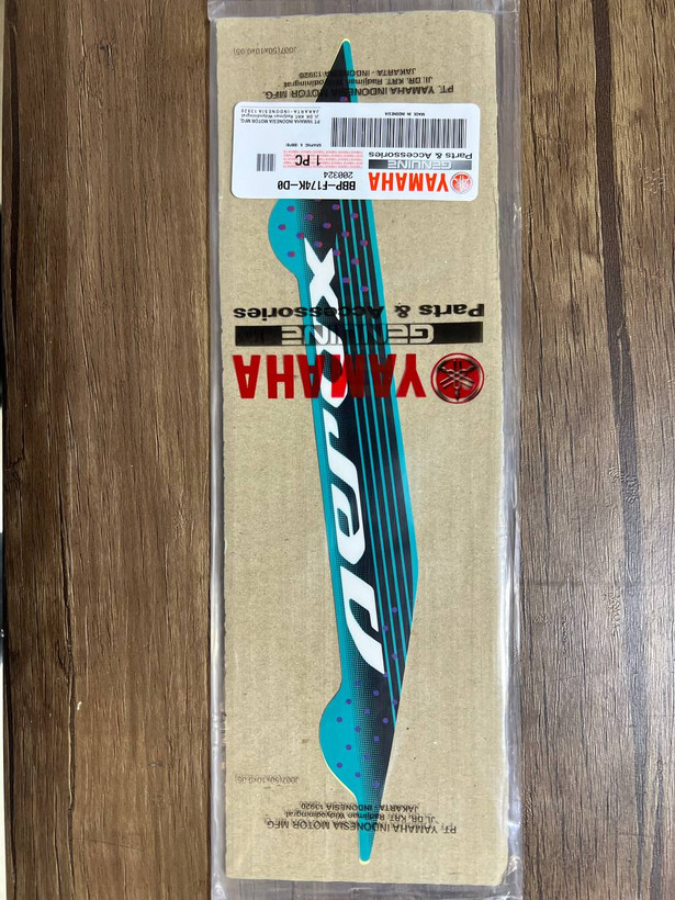 برچسب / استیکر روی گیتاری عقب آبی کایان سمت راست YAMAHA Aerox/ ساخت اندونزی اصل کد 200010