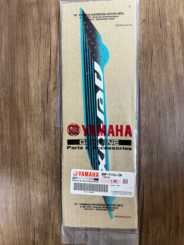 برچسب / استیکر روی گیتاری عقب آبی کایان سمت چپ YAMAHA Aerox / ساخت اندونزی اصل کد 200008