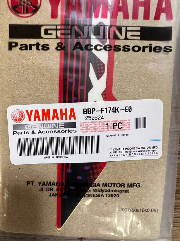 برچسب / استیکر روی گیتاری عقب قرمز سمت راست YAMAHA Aerox/ ساخت اندونزی اصل کد 200021