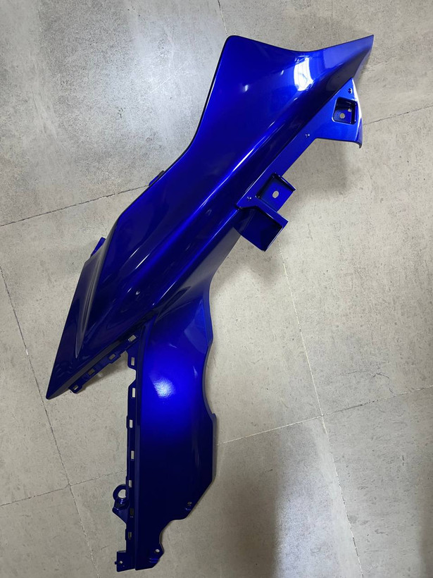 فلاپ بغل چراغ آبی سمت راست YAMAHA R25 / ساخت اندونزی اصل کد 200321