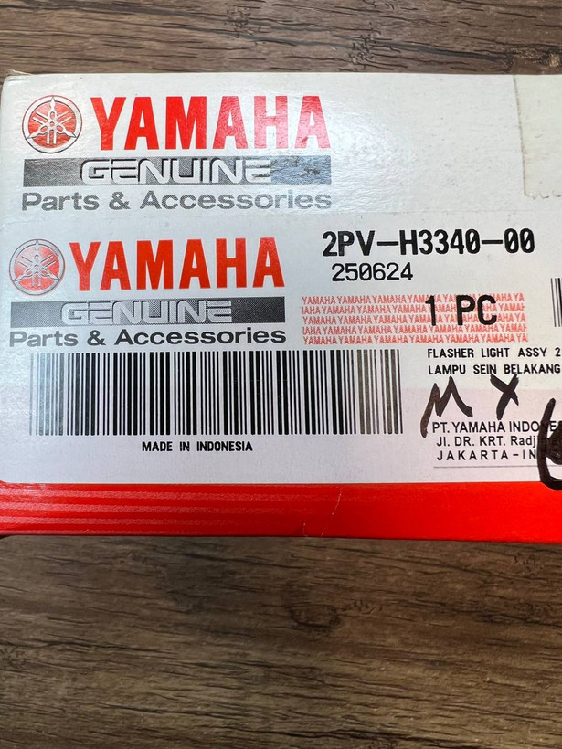 راهنما عقب سمت راست YAMAHA MxKing ساخت اندونزی اصل کد 200360