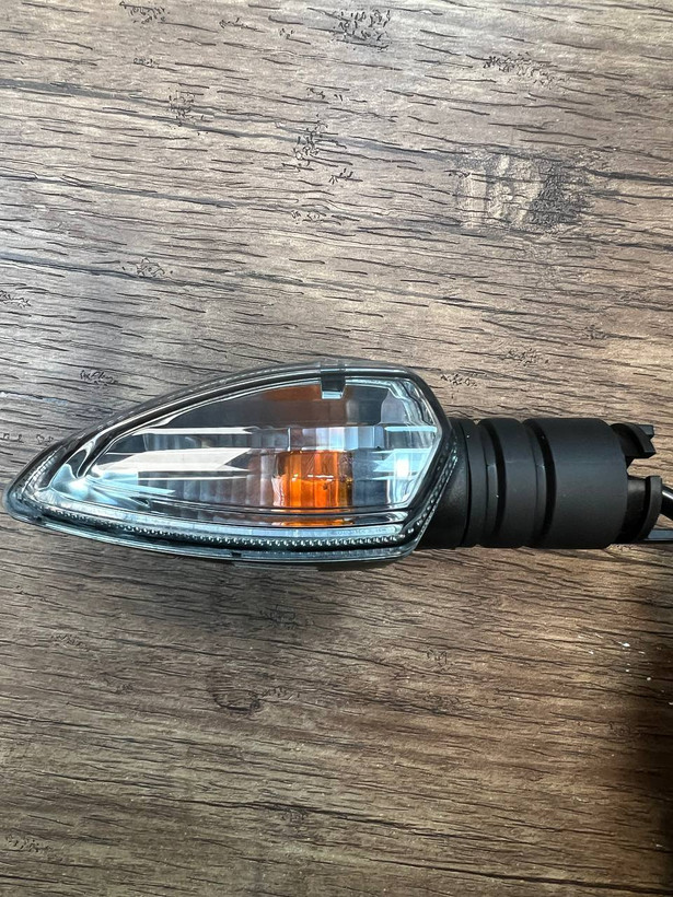 راهنما عقب سمت راست YAMAHA MxKing ساخت اندونزی اصل کد 200360