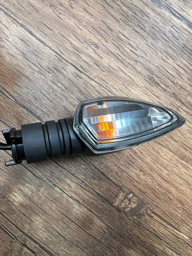 راهنما عقب سمت چپ YAMAHA MxKing ساخت اندونزی اصل کد 200359