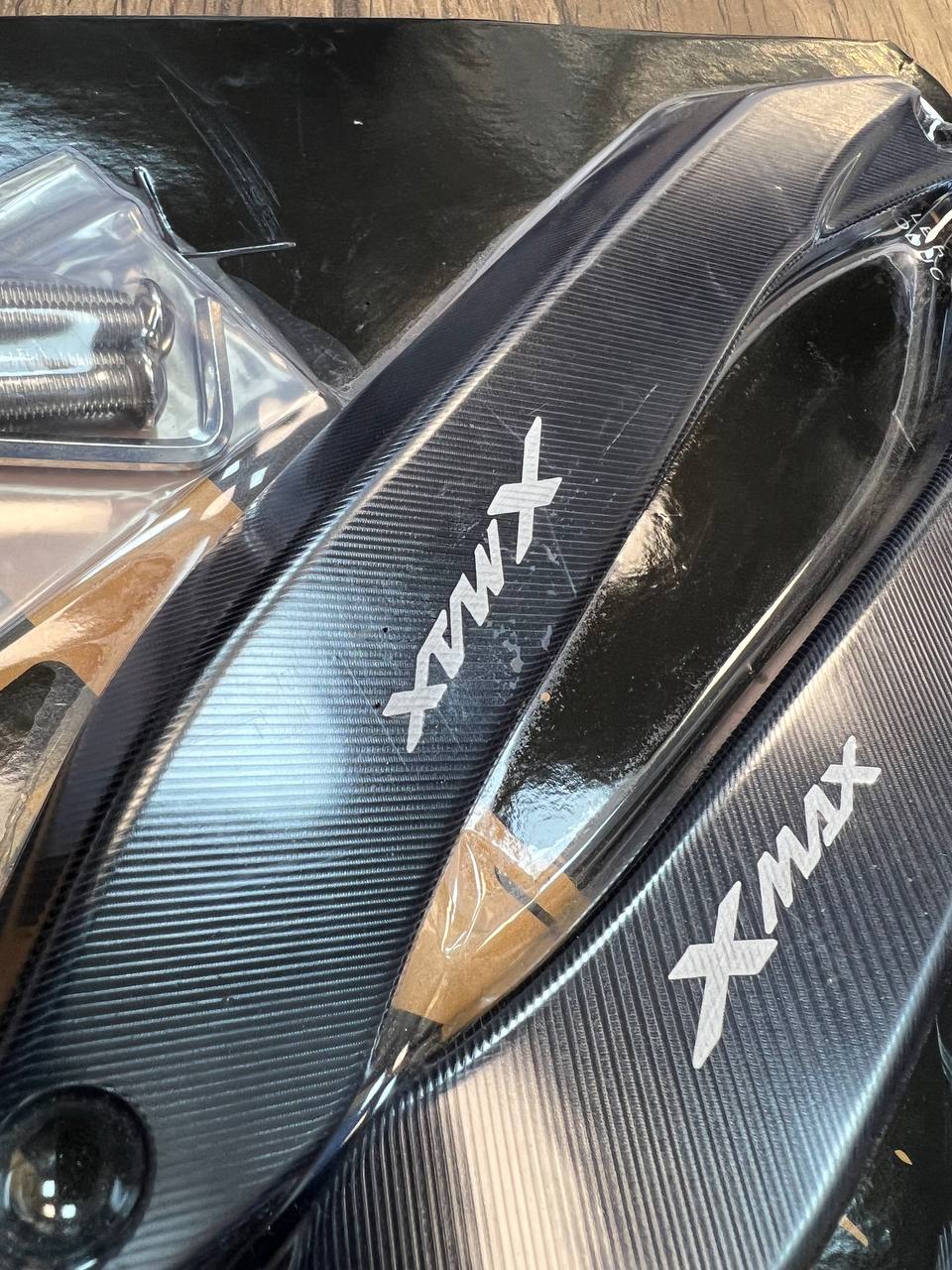 براکت روی طلق اسپرت مشکی YAMAHA Xmax Old FACE / مخصوص اتاق قدیم کد 200545