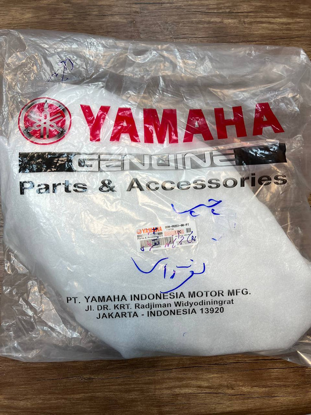 فلاپ بغل چراغ نقره ای سمت چپ YAMAHA Nmax ساخت اندونزی اصل کد 200140
