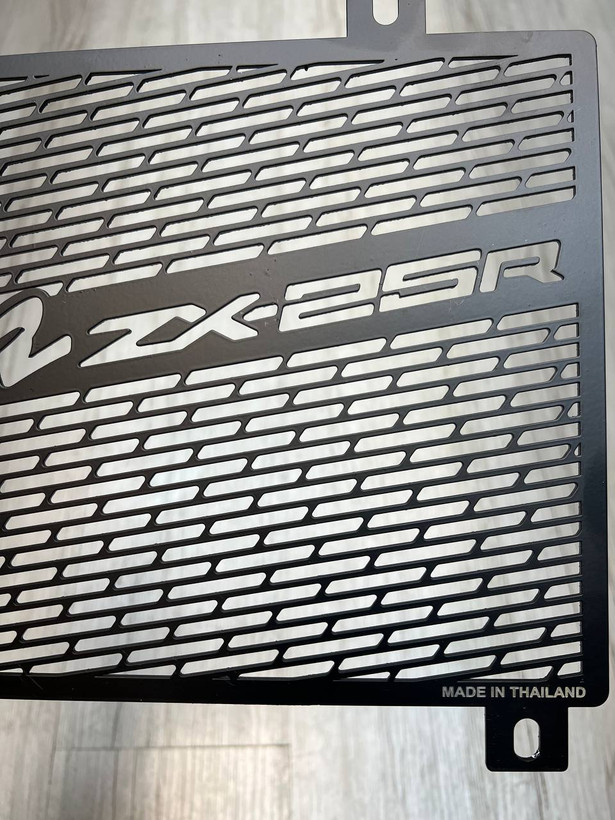 محافظ رادیات کاوازاکی Kawasaki ZX25RR مدل نینجا اصل کد ۲۰۰۴۹۰
