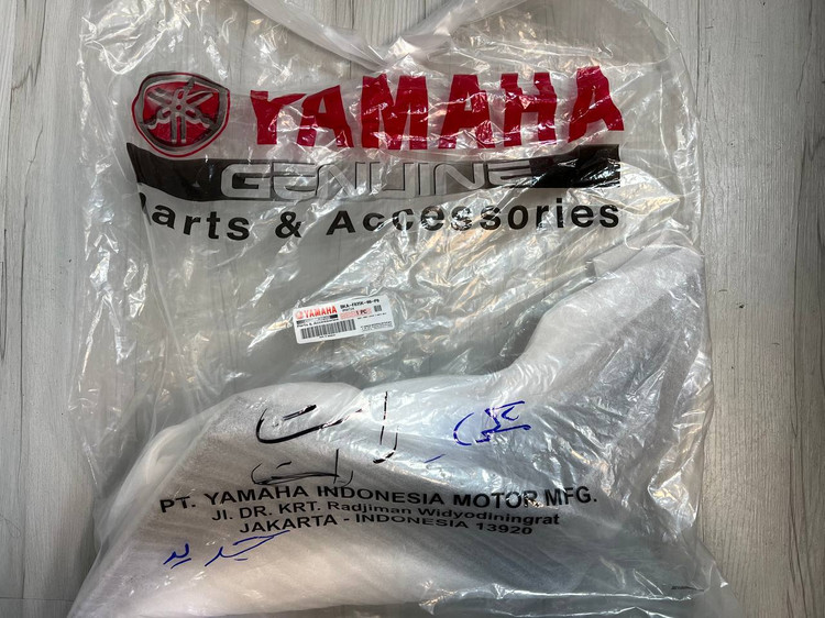 فلاپ زد جلو پا سمت راست YAMAHA Xmax مشکی متالیک / مناسب اتاق جدید / ساخت اندونزی اصل کد 200222