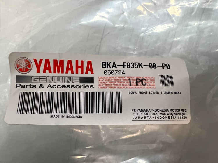 فلاپ زد جلو پا سمت راست YAMAHA Xmax مشکی متالیک / مناسب اتاق جدید / ساخت اندونزی اصل کد 200222
