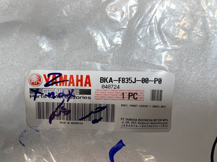 فلاپ زد جلو پا سمت چپ YAMAHA Xmax / مشکی متالیک / مناسب اتاق جدید / ساخت اندونزی اصل کد 200221
