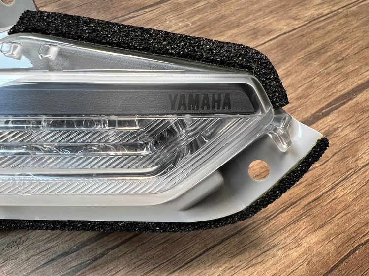 راهنما جلو سمت چپ YAMAHA Xmax فیس جدید ساخت اندونزی اصل کد 200245