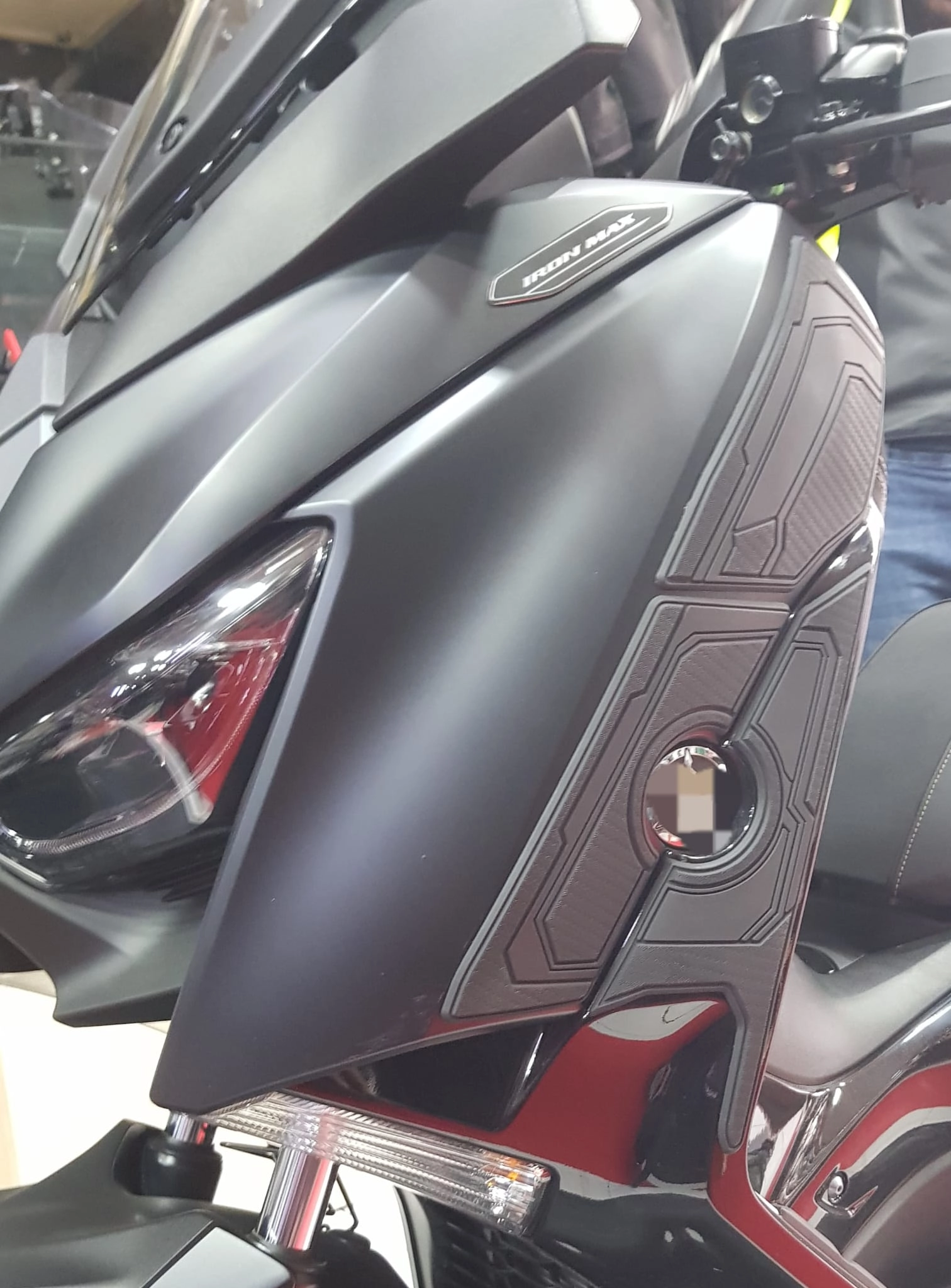 پروتکشن لپی جلو مشکی XMAX GP / ساخت اندونزی اصل