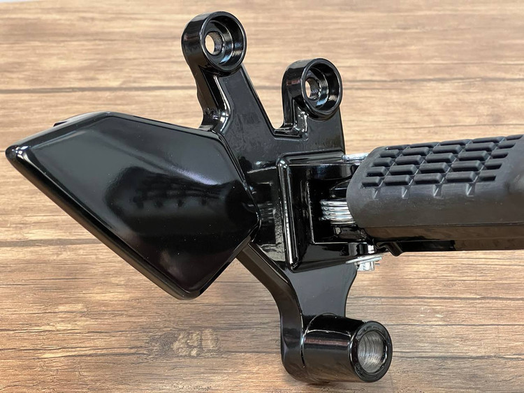 جاپایی جلو راست همراه با براکت NH250 / NH180 / NA180 / NA250 ساخت تایوان اصل