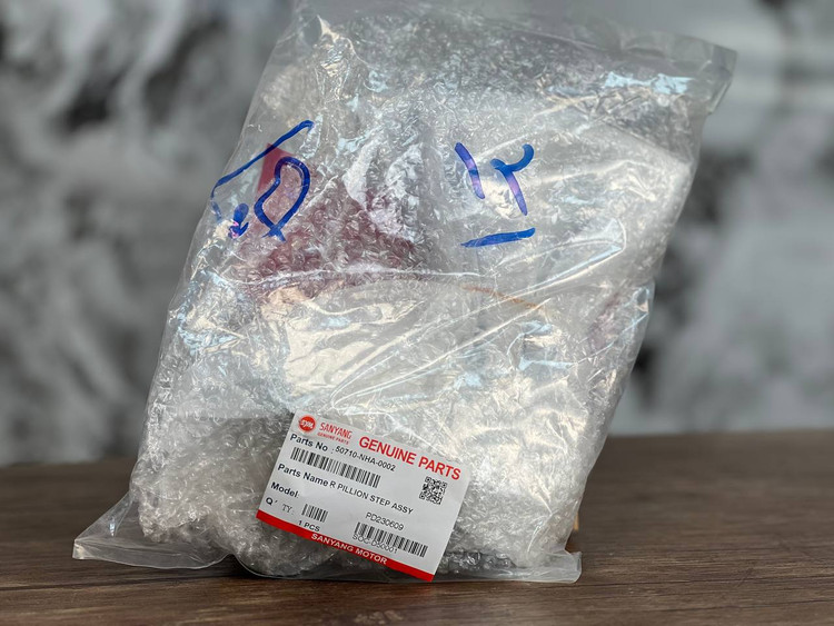 جاپایی عقب راست با براکت Sym Na180 / Na250 / Nh180 / Nh250 ساخت تایوان اصل کد ۲۰۰۶۳۵