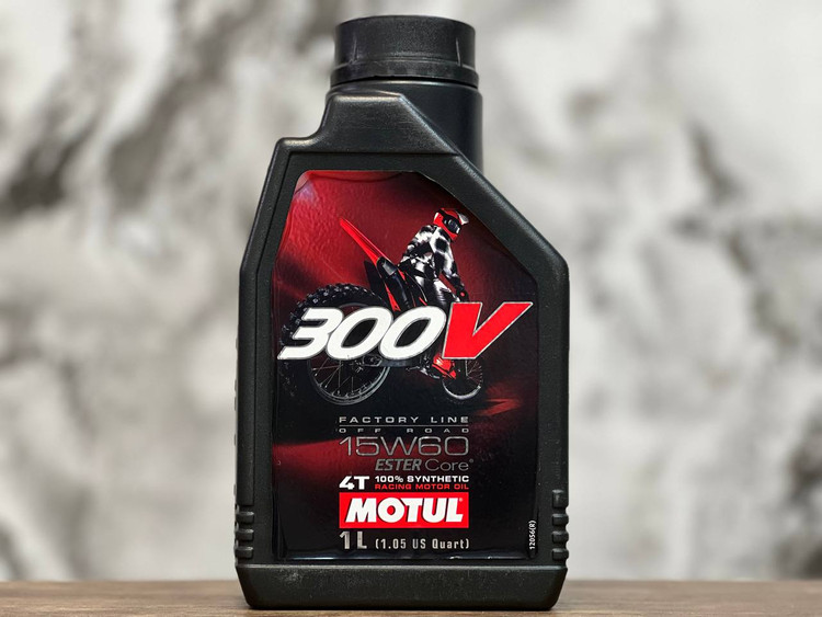 روغن موتور موتول 1 لیتر مخصوص موتورهای کراس و اندرو Motul 15W60 300V / ساخت کشور فرانسه اصل کد 200782