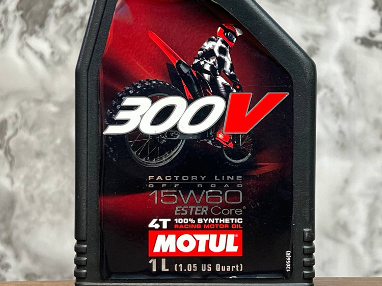 روغن موتور موتول 1 لیتر مخصوص موتورهای کراس و اندرو Motul 15W60 300V / ساخت کشور فرانسه اصل کد 200782