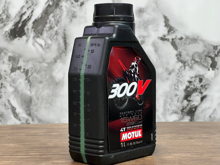 روغن موتور موتول 1 لیتر مخصوص موتورهای کراس و اندرو Motul 15W60 300V / ساخت کشور فرانسه اصل کد 200782