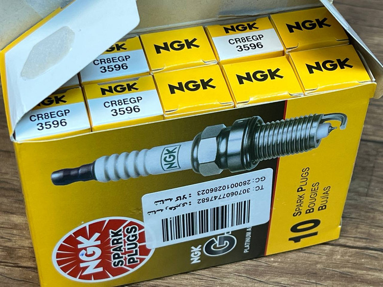 شمع موتور سیکلت پایه بلند سوزنی NGK G-POWR CR8EGP 3596 / ساخت ژاپن اصل کد 200791