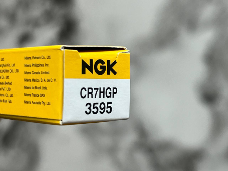 شمع موتور سیکلت پایه کوتاه سوزنی NGK G-POWR CR7HGP 3595 / ساخت ژاپن اصل کد 200793