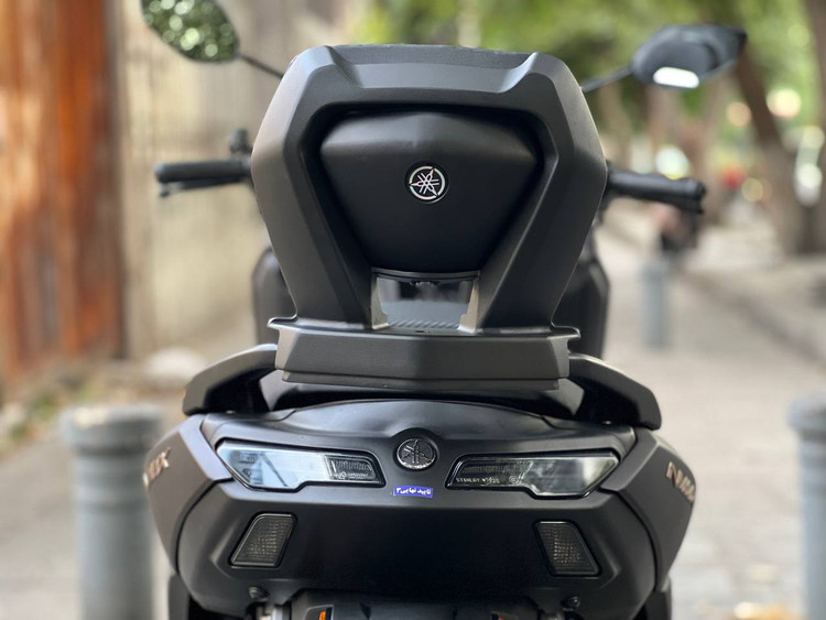 پشت زین YAMAHA NMAX Turbo مناسب اتاق جدید تکیه گاه سرنشین اصل کد 201316