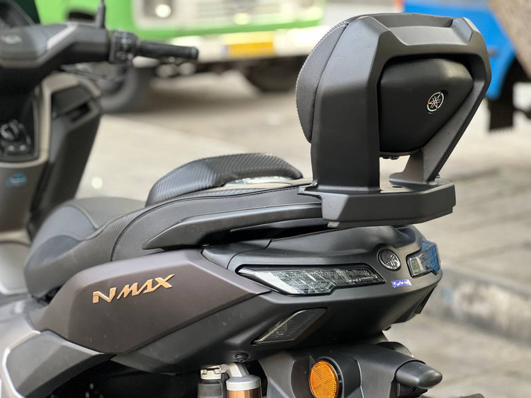 پشت زین YAMAHA NMAX Turbo مناسب اتاق جدید تکیه گاه سرنشین اصل کد 201316