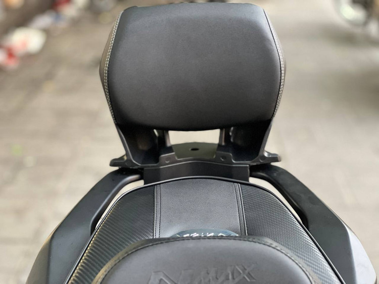 پشت زین YAMAHA NMAX Turbo مناسب اتاق جدید تکیه گاه سرنشین اصل کد 201316